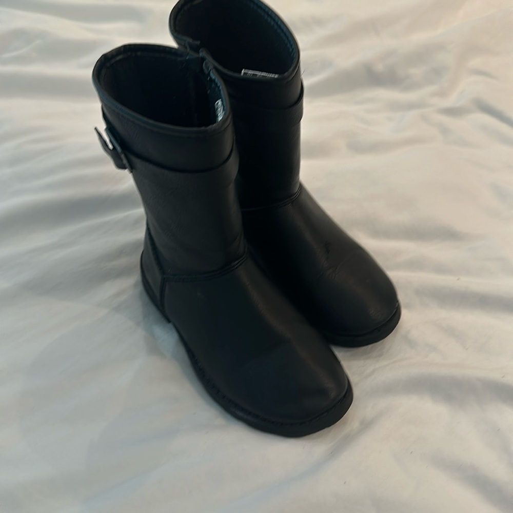 Size 12 girls ankle boots. Carters.